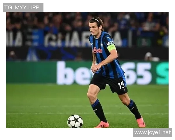 世界杯预选赛荷兰德容恩抢断后发动反击